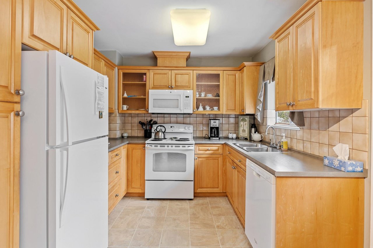 2231 King Albert Ave