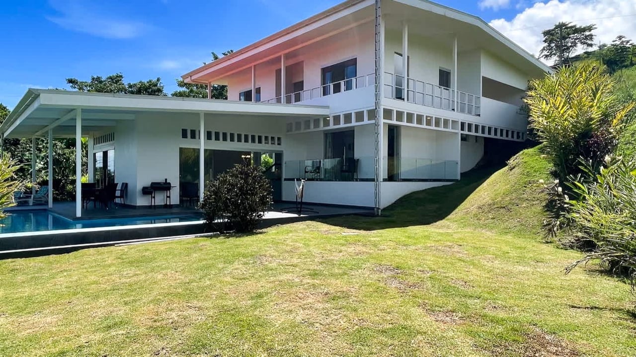 3 Bedroom House with Ocean View in Gated Community