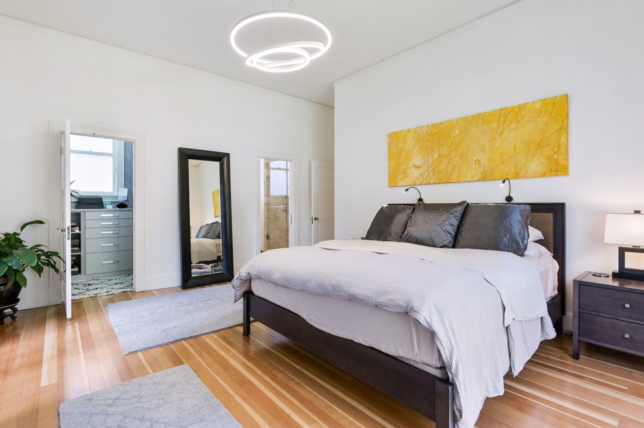 Grand Scale Pacific Heights Apartment