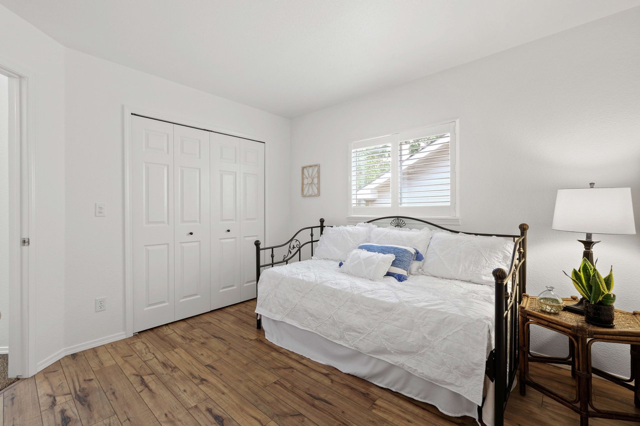 5423 Lions Gate Lane