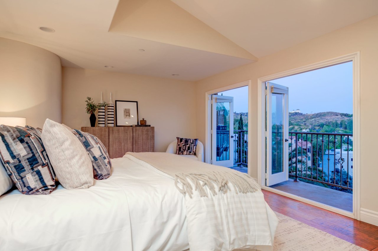 2796 Hollyridge