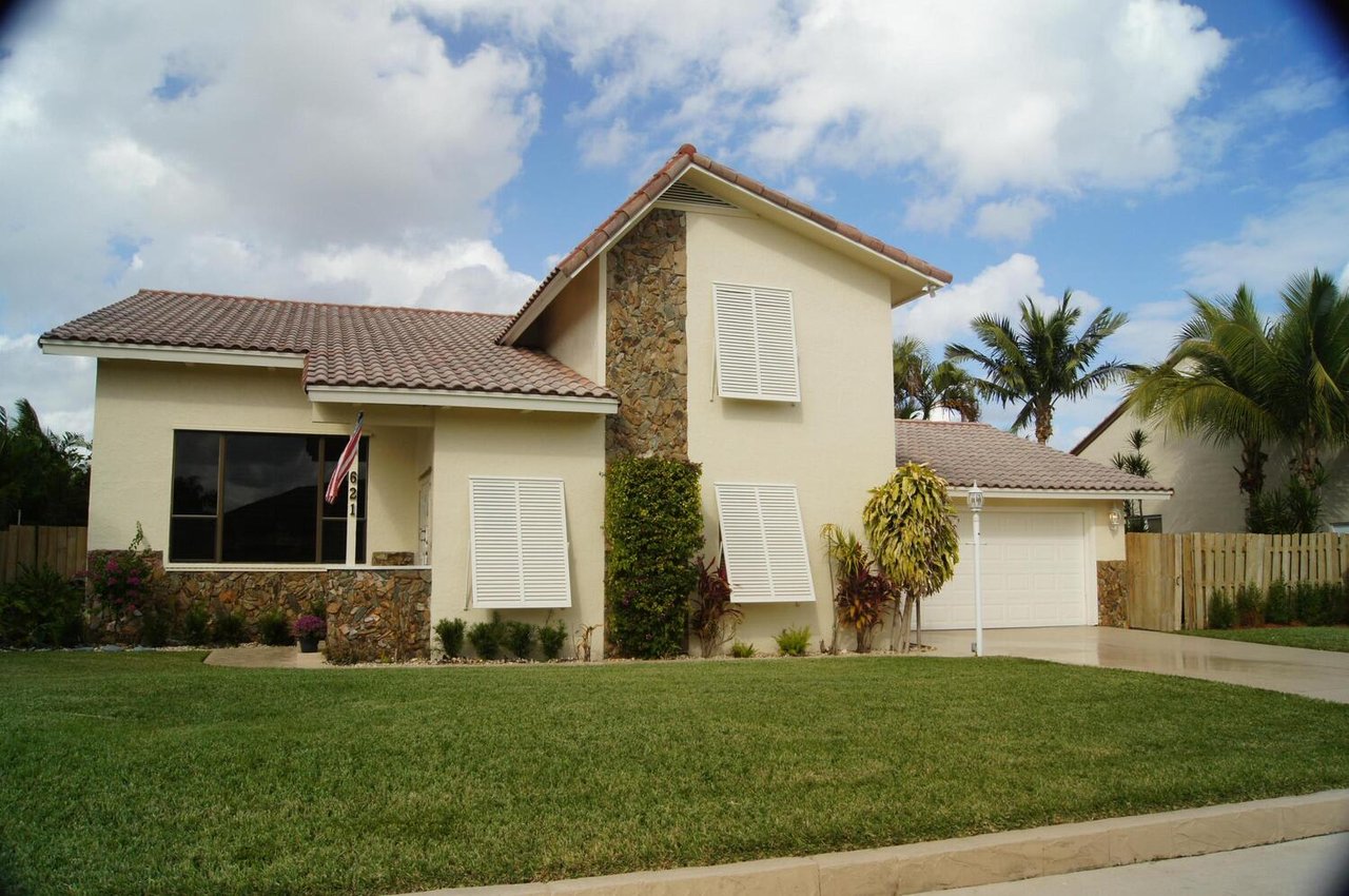 621 SW 15th St