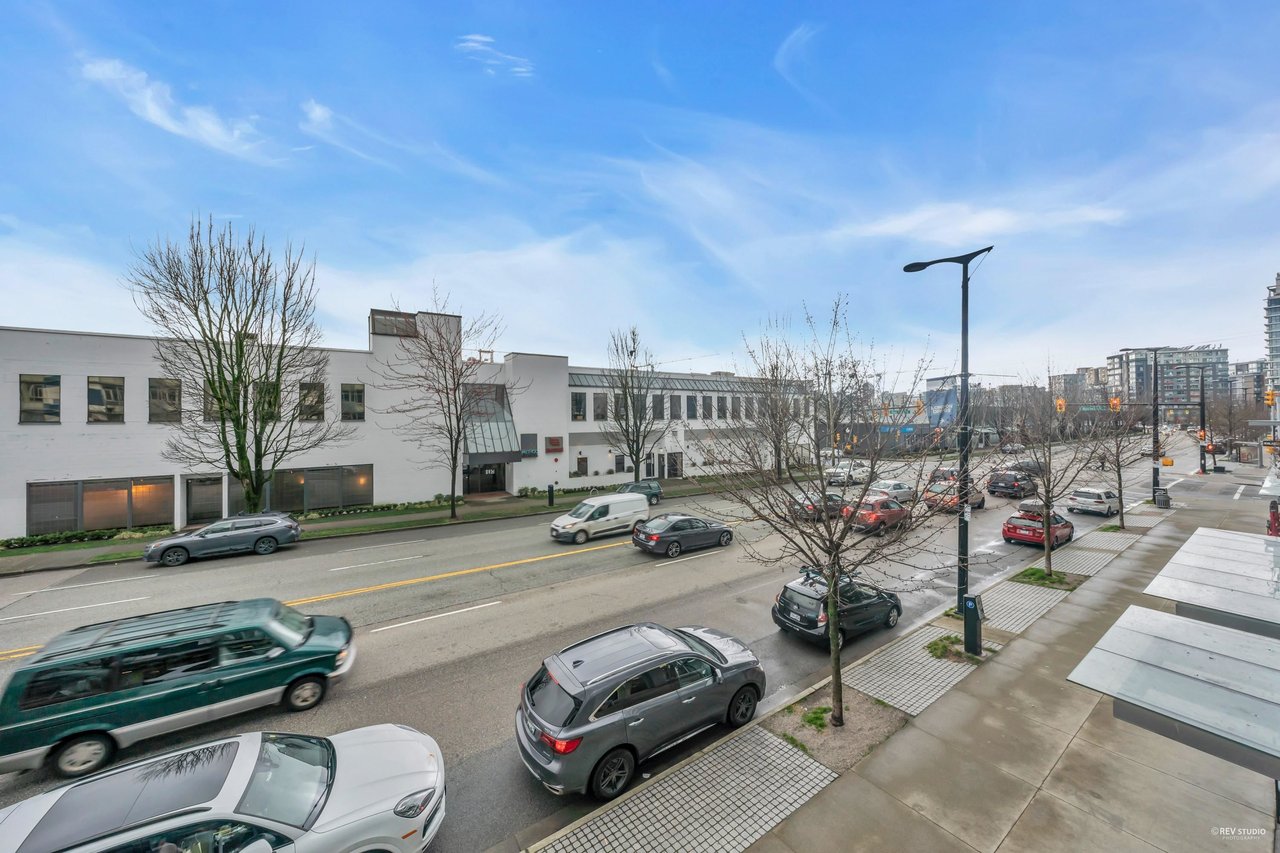 202-63 W 2nd Ave