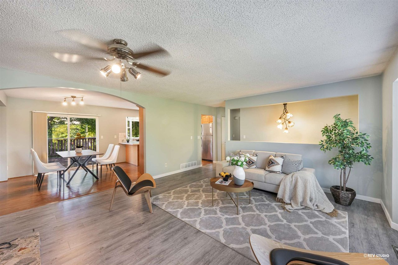 3162 Bute Cres