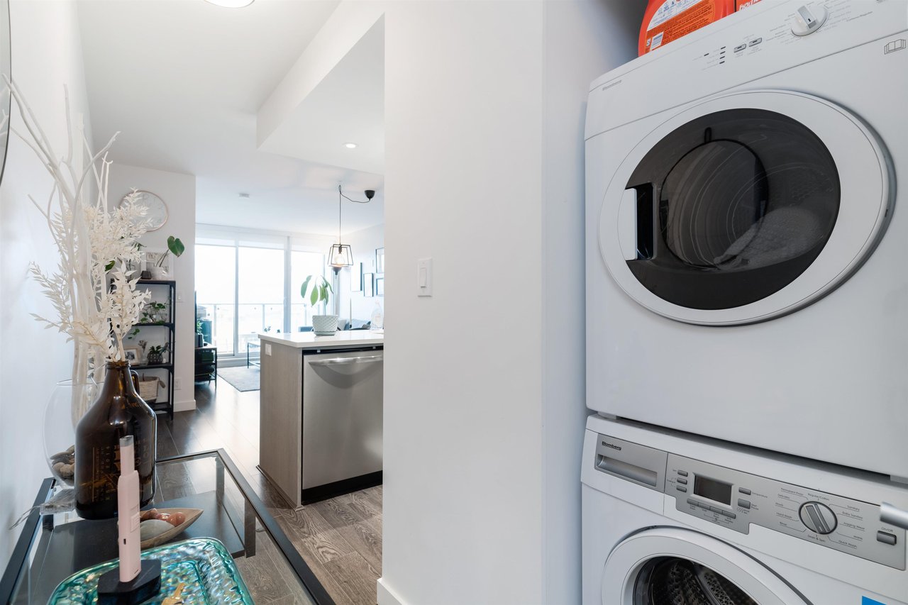 303-933 E Hastings St