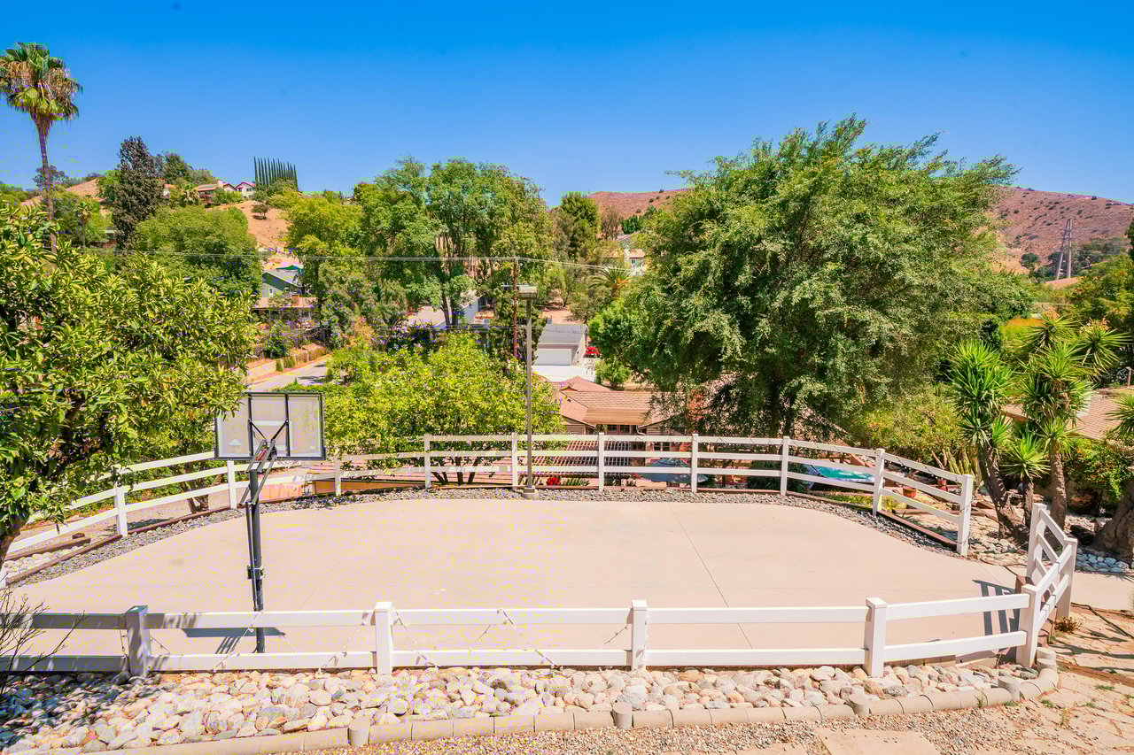 A Lil Bit O' Country in Shadow Hills * SOLD at full price