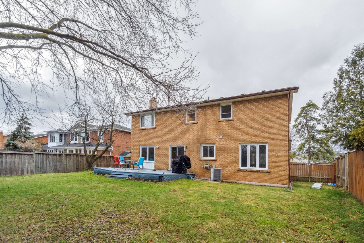 4 Bedroom Home located on a Quiet Court backing onto Greenspace