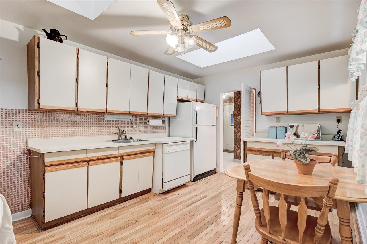 240 Chine Dr