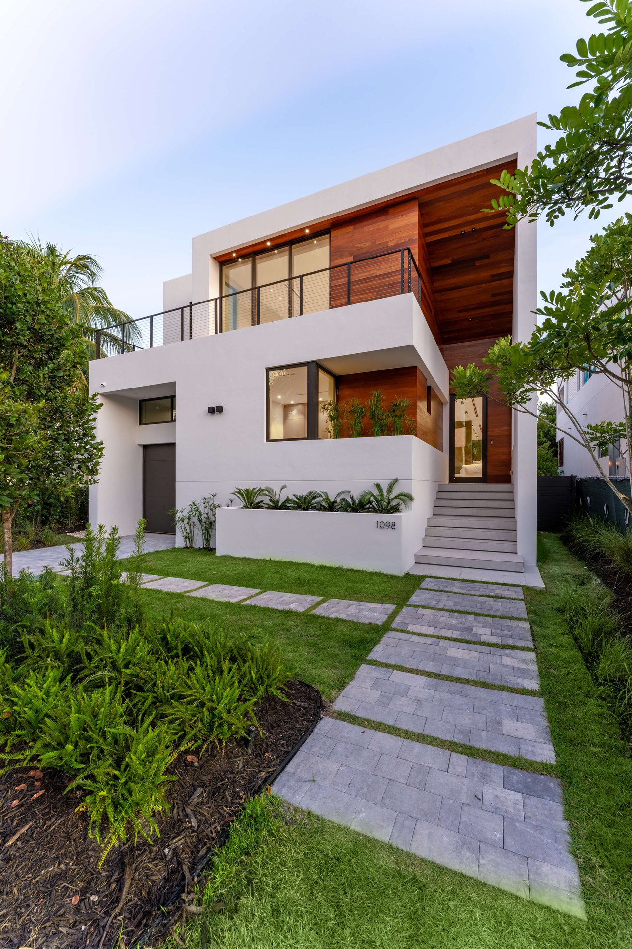 1098 N Venetian Dr