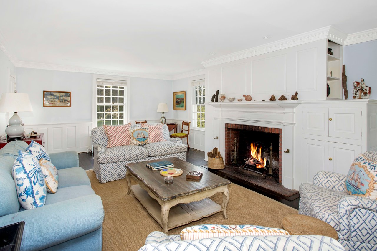 COLONIAL IN PRIME LOCATION