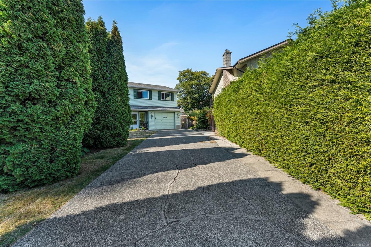 7678 Grieve Cres