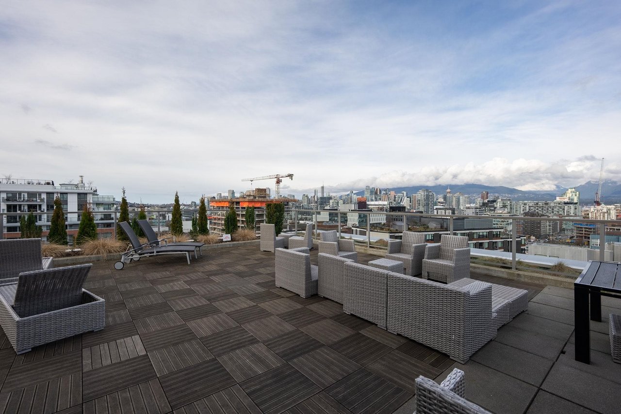 714-250 E 6th Ave