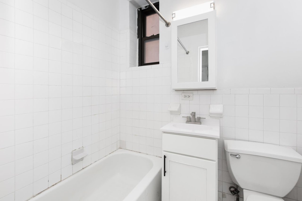 210 East 38th Street, Apt 4-A
