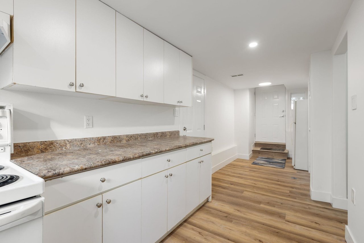 11443 87 Ave
