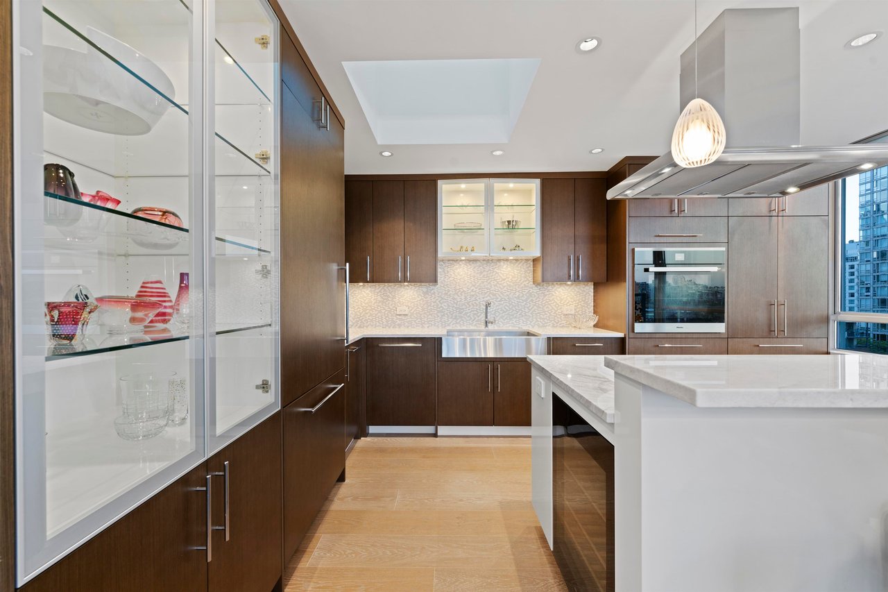 1006-1288 Marinaside Cres