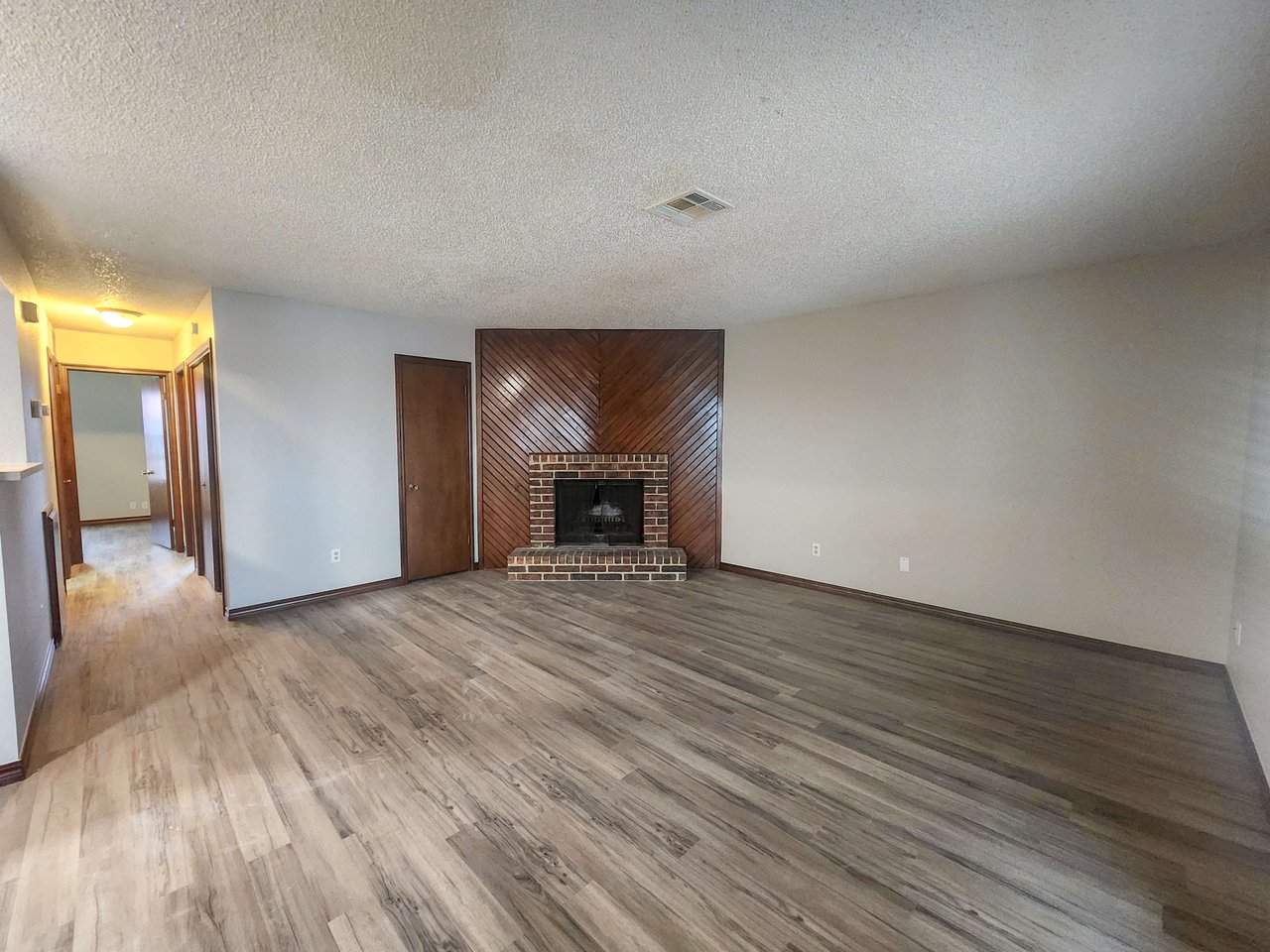 4104 N Market