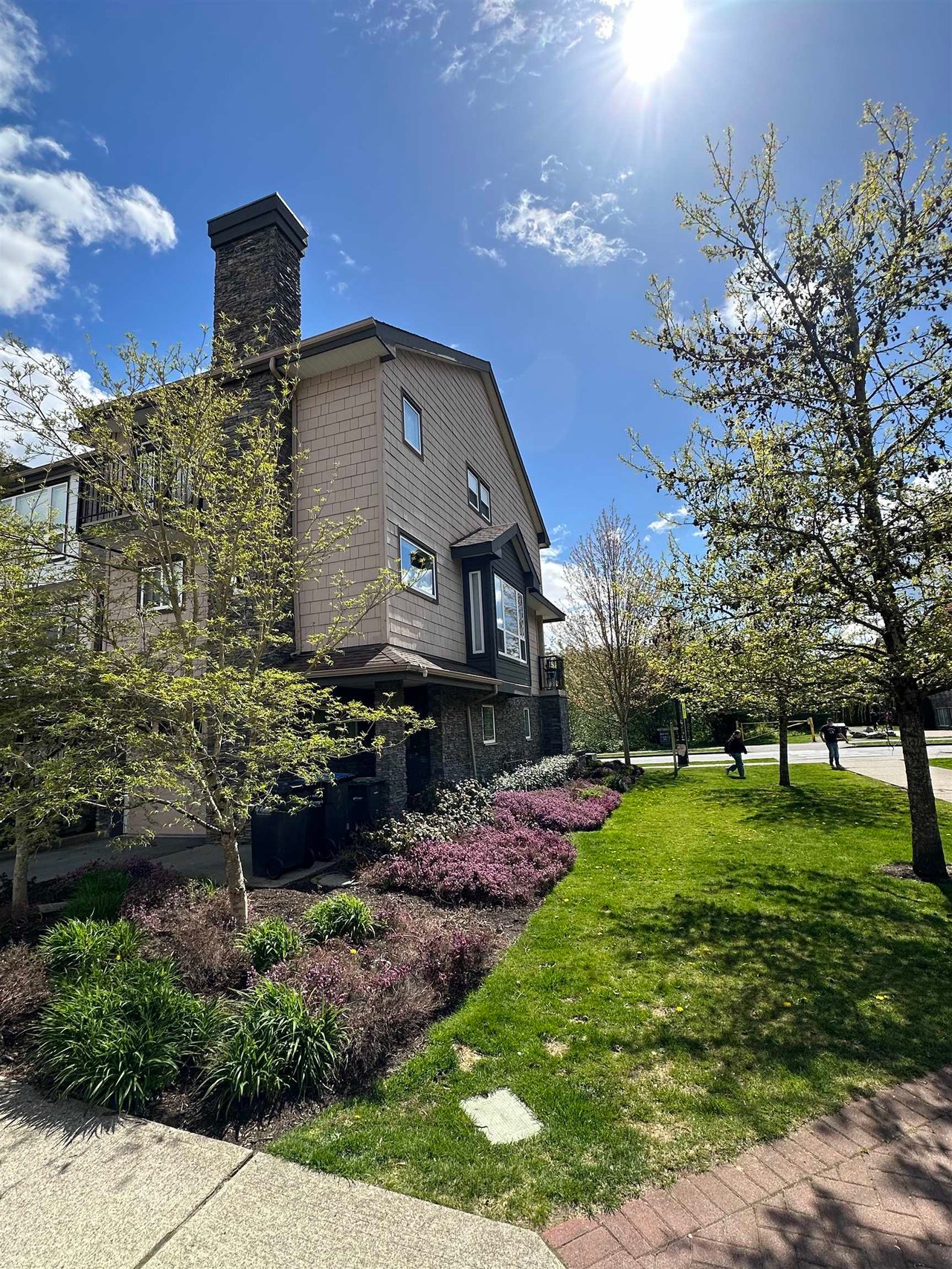 3-1261 Main St