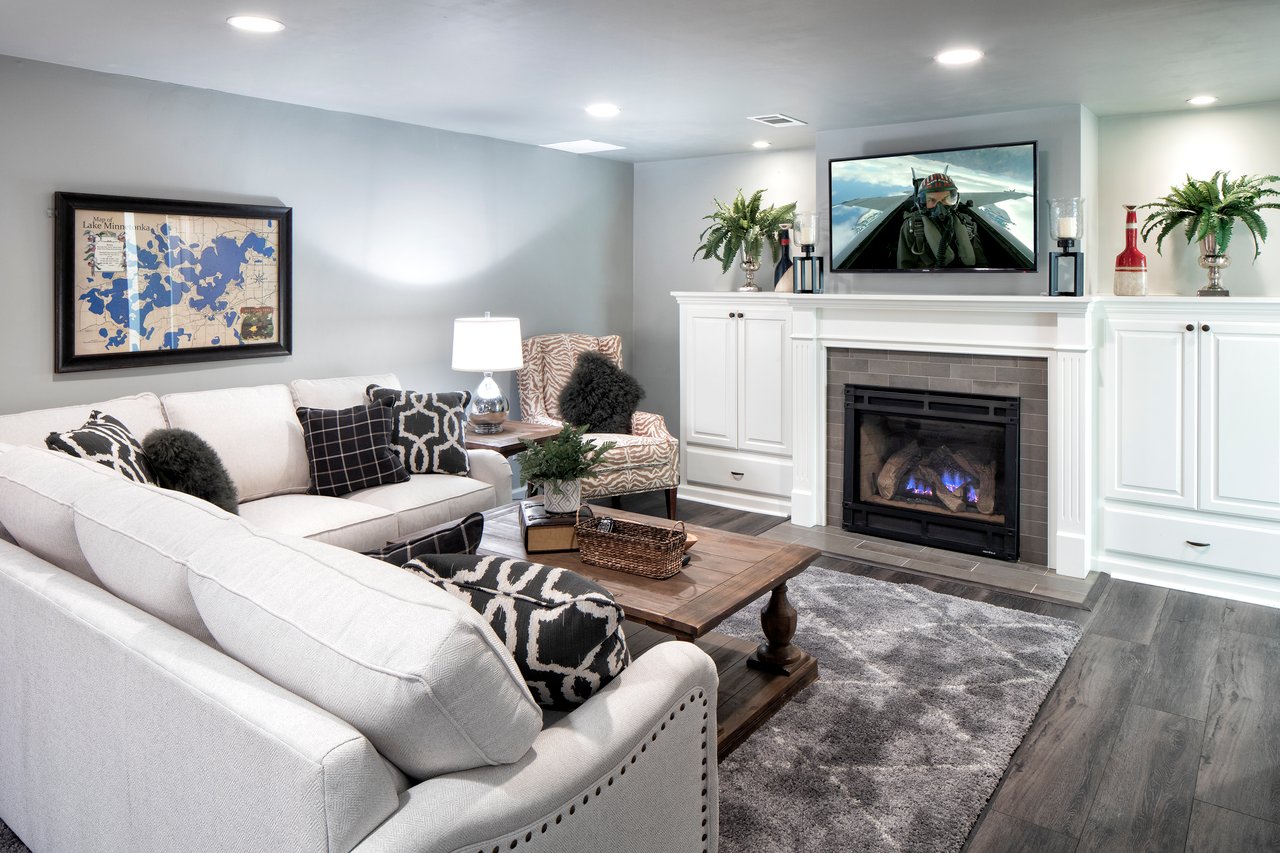 19100 Azure Road | Deephaven