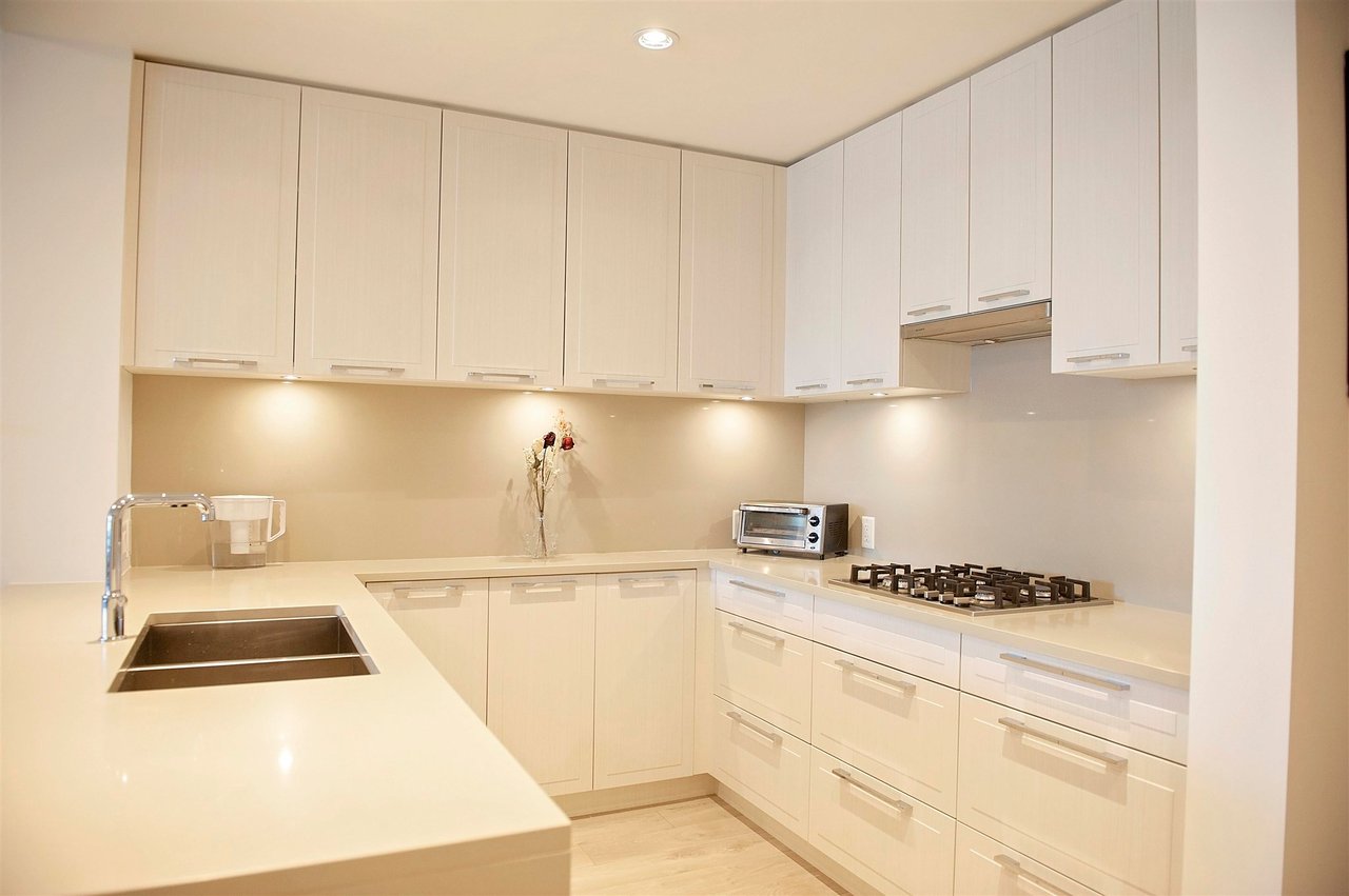 306-6677 Cambie St
