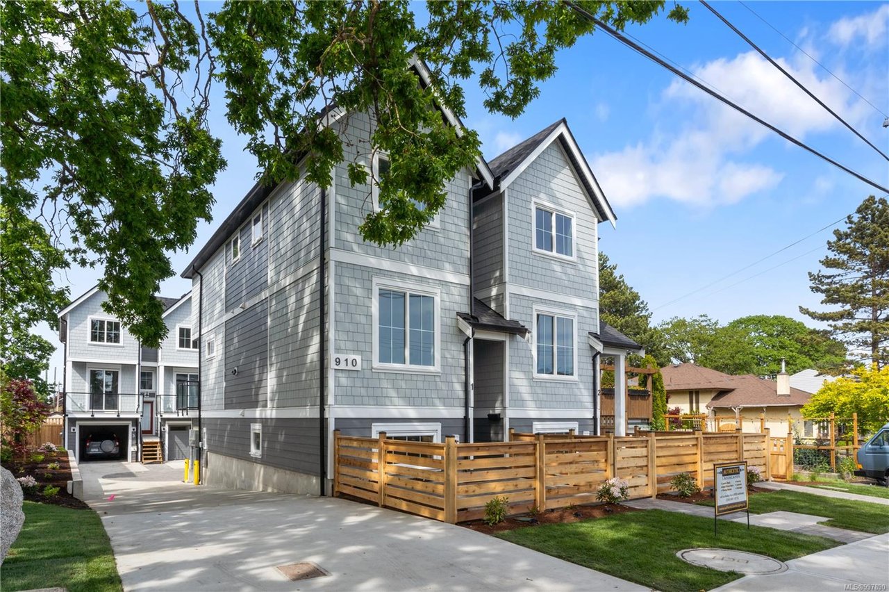 2-910 Old Esquimalt Rd