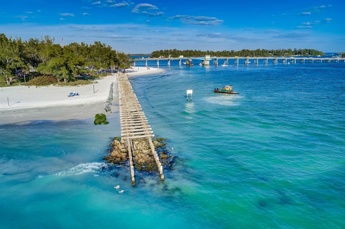 Longboat Key beach and turquoise water