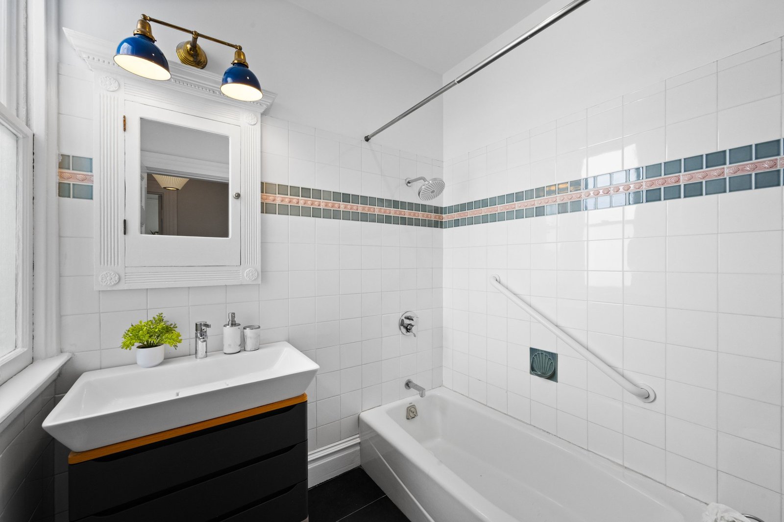 Main-level full bath with tiled tub and shower at 449 Frederick Street, Cole Valley