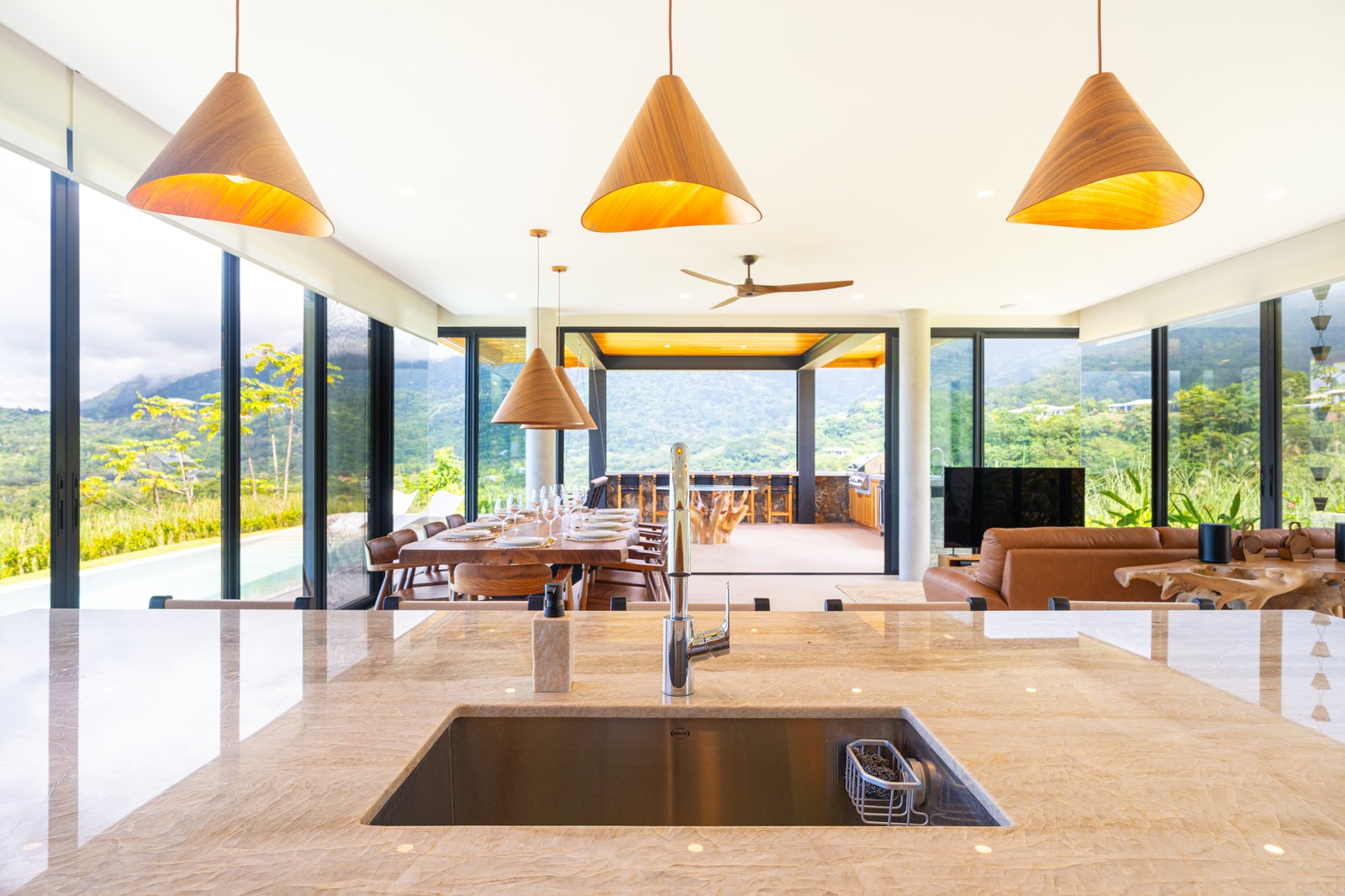 Modern tropical luxury home — photo 12