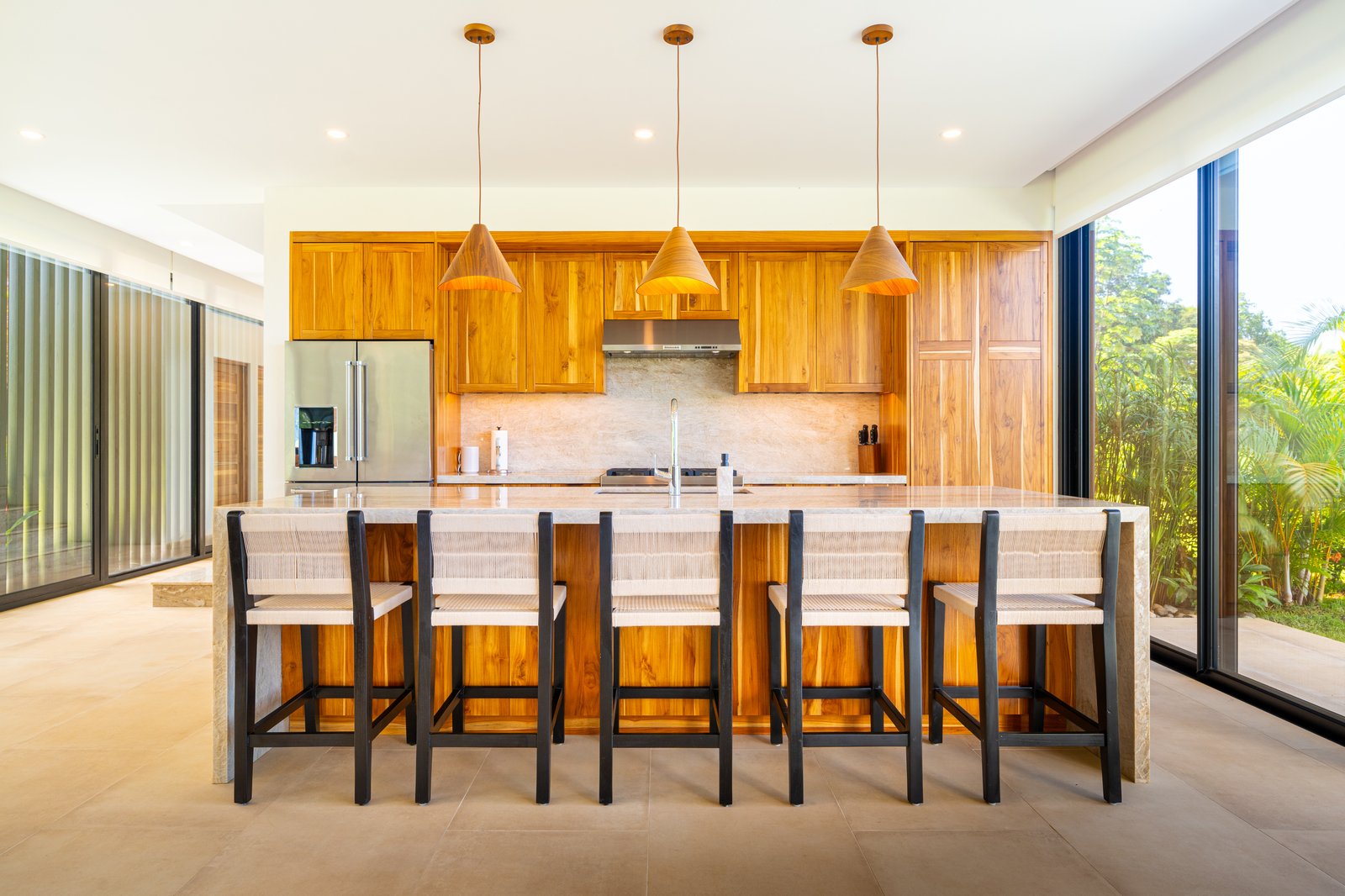 Modern tropical luxury home — photo 11