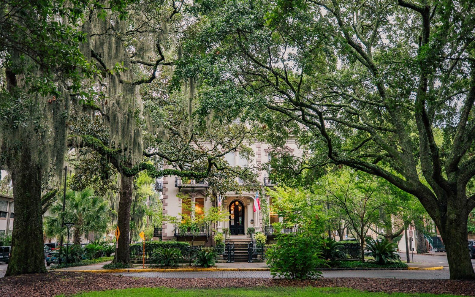 Tree-lined historic surroundings in Savannah, Georgia