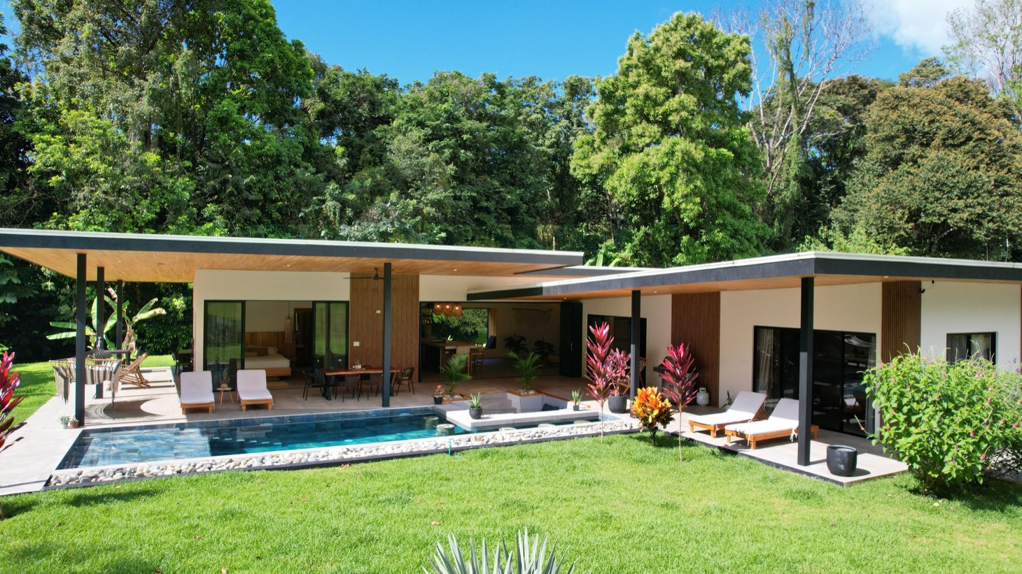 Stunning New Modern Home — Usable 1.8-Acre Lot — 3 bedroom home for sale in Ojochal, Costa Rica