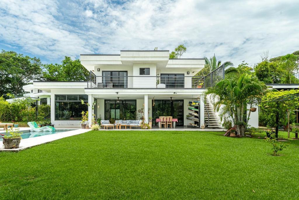 Casa Blanca — 3 bedroom home for sale in Ojochal, Costa Rica