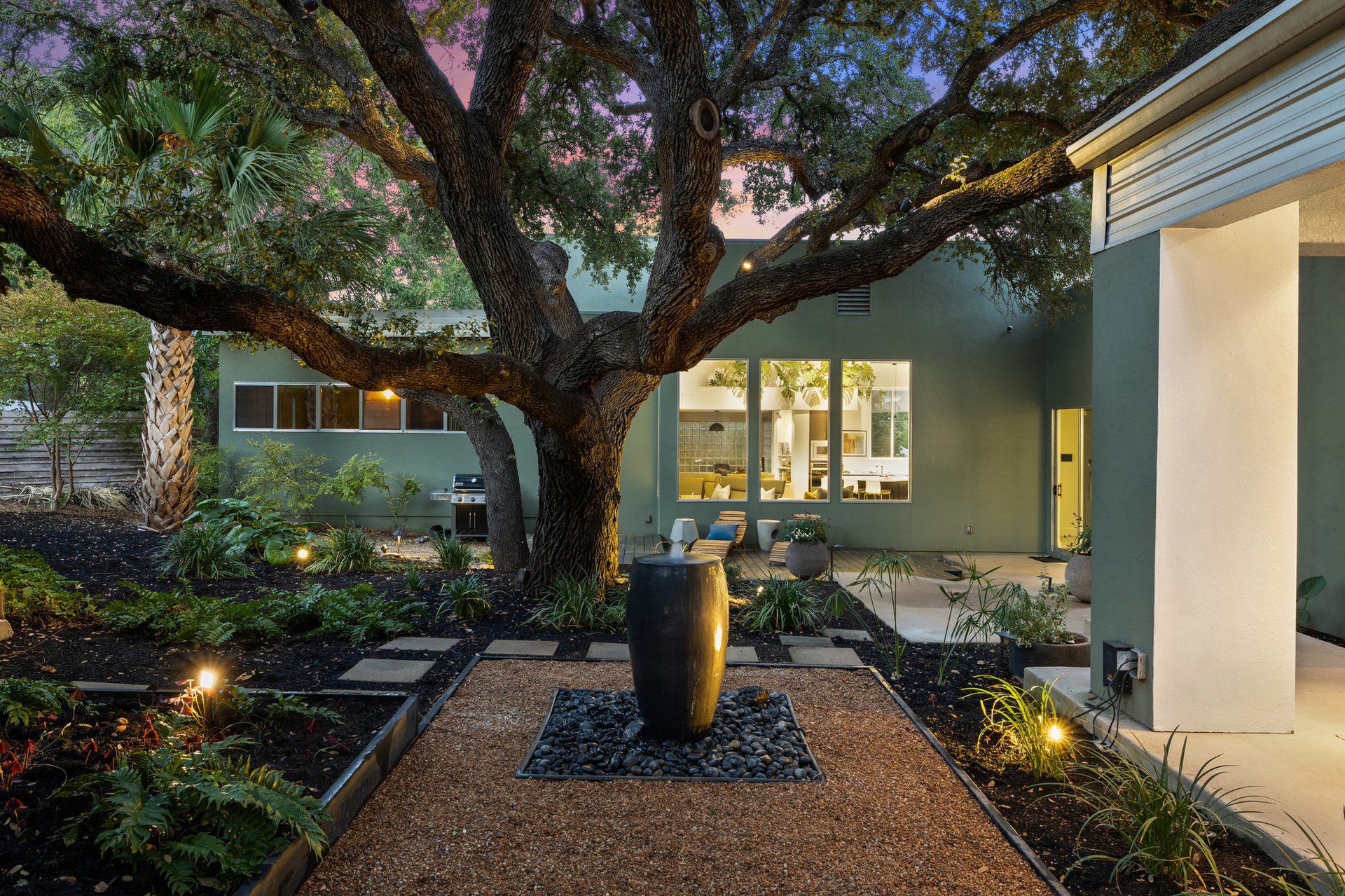 2700 De Soto DR