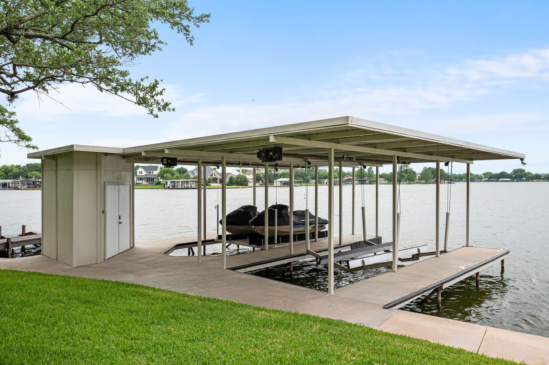 1131 N Shorewood Drive