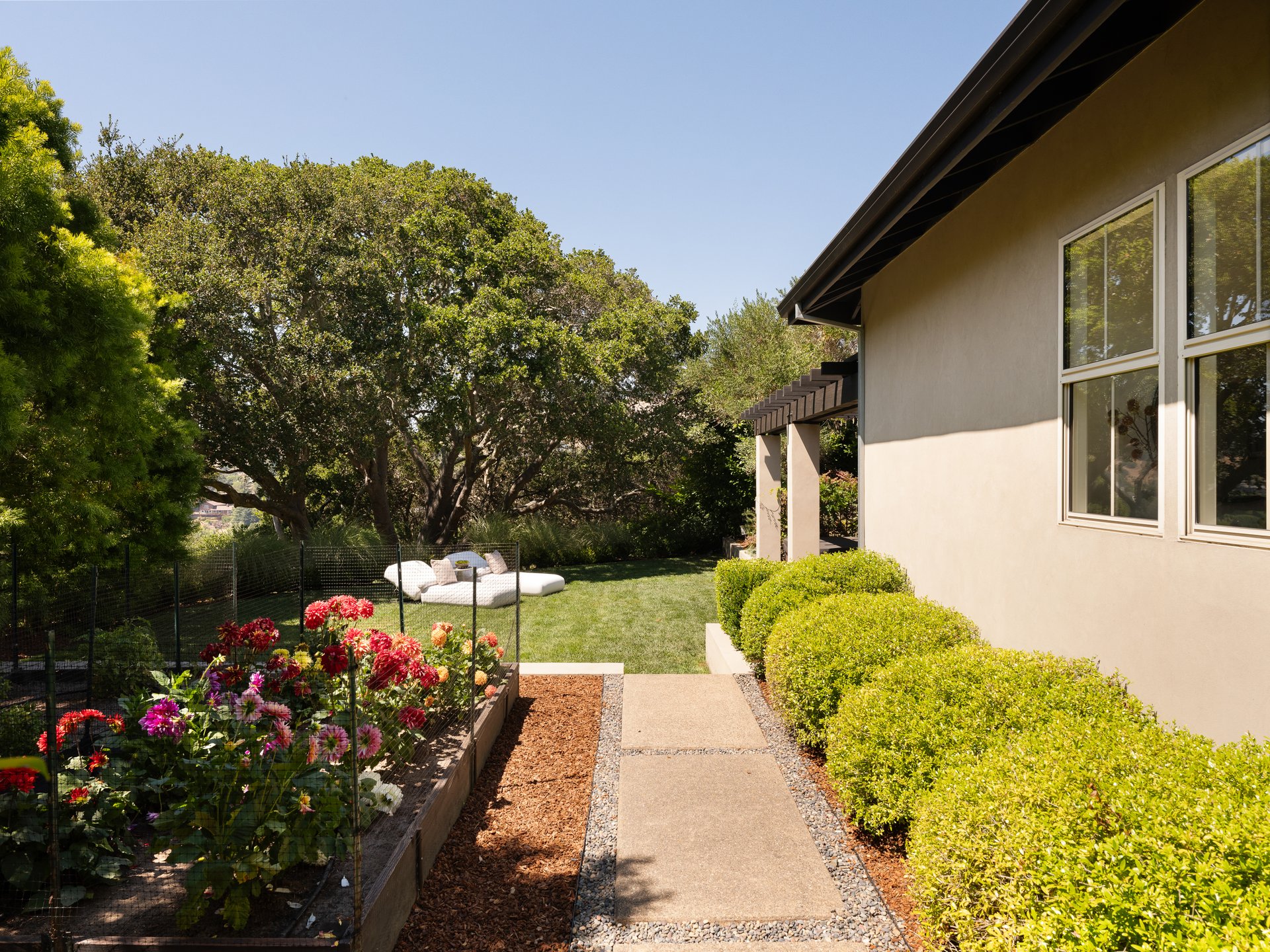 Architectural Modernism, Bay Views, and Exceptional Outdoor Living