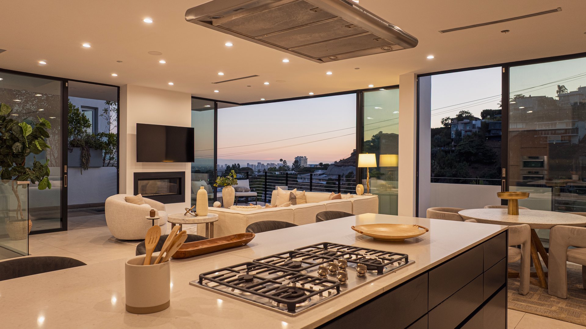 1516 Forest Knoll Dr, Sunset Strip