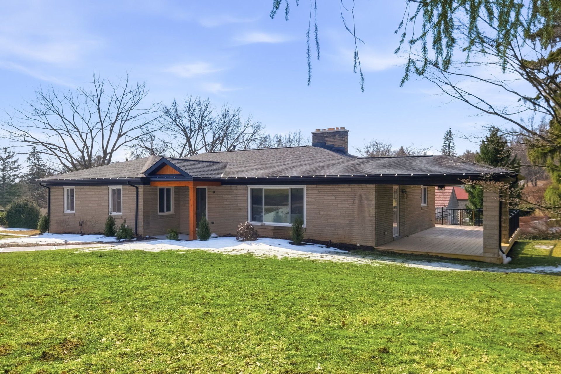 954 Lakemont Dr