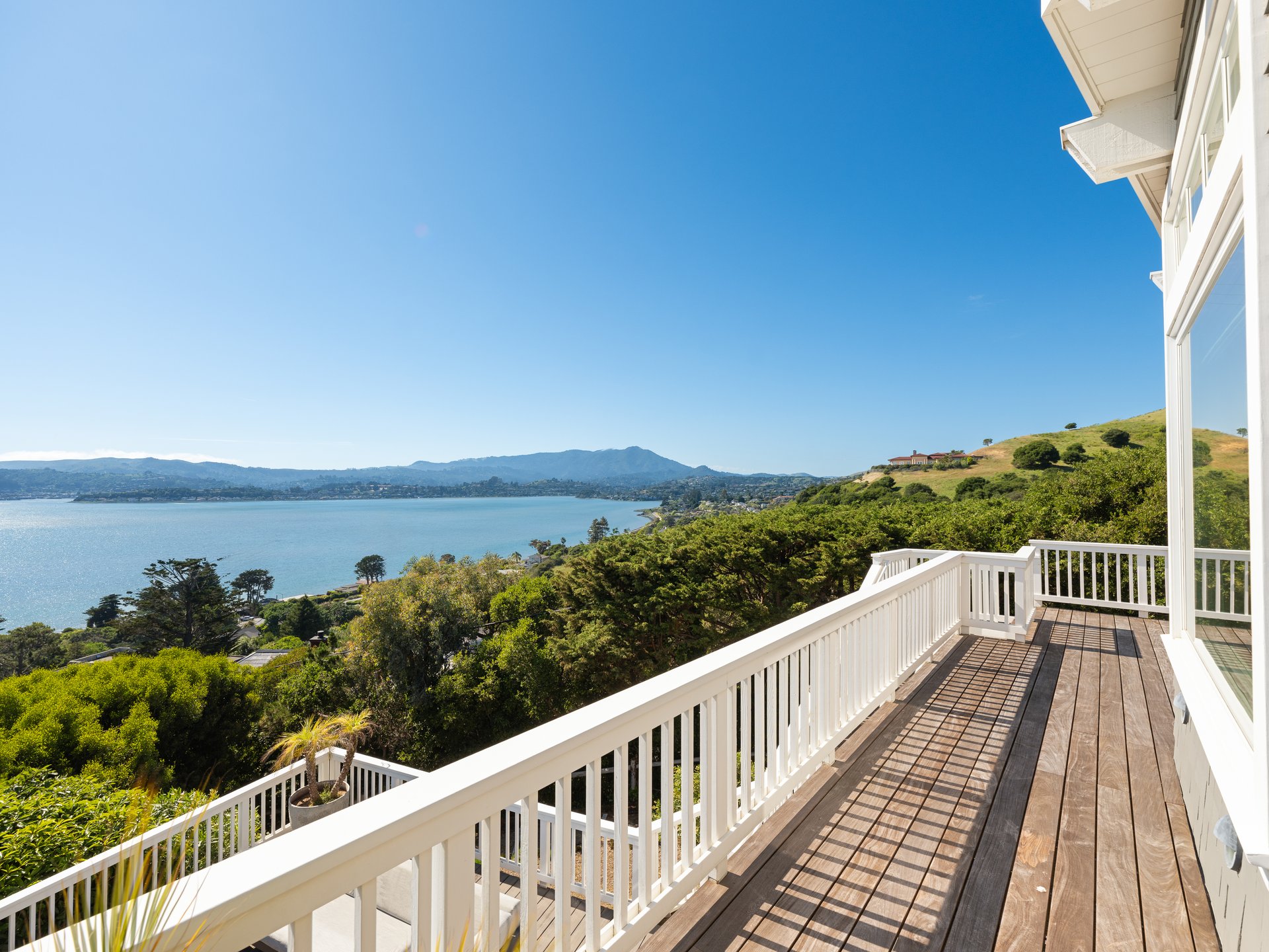Extraordinary & Stylish View Residence