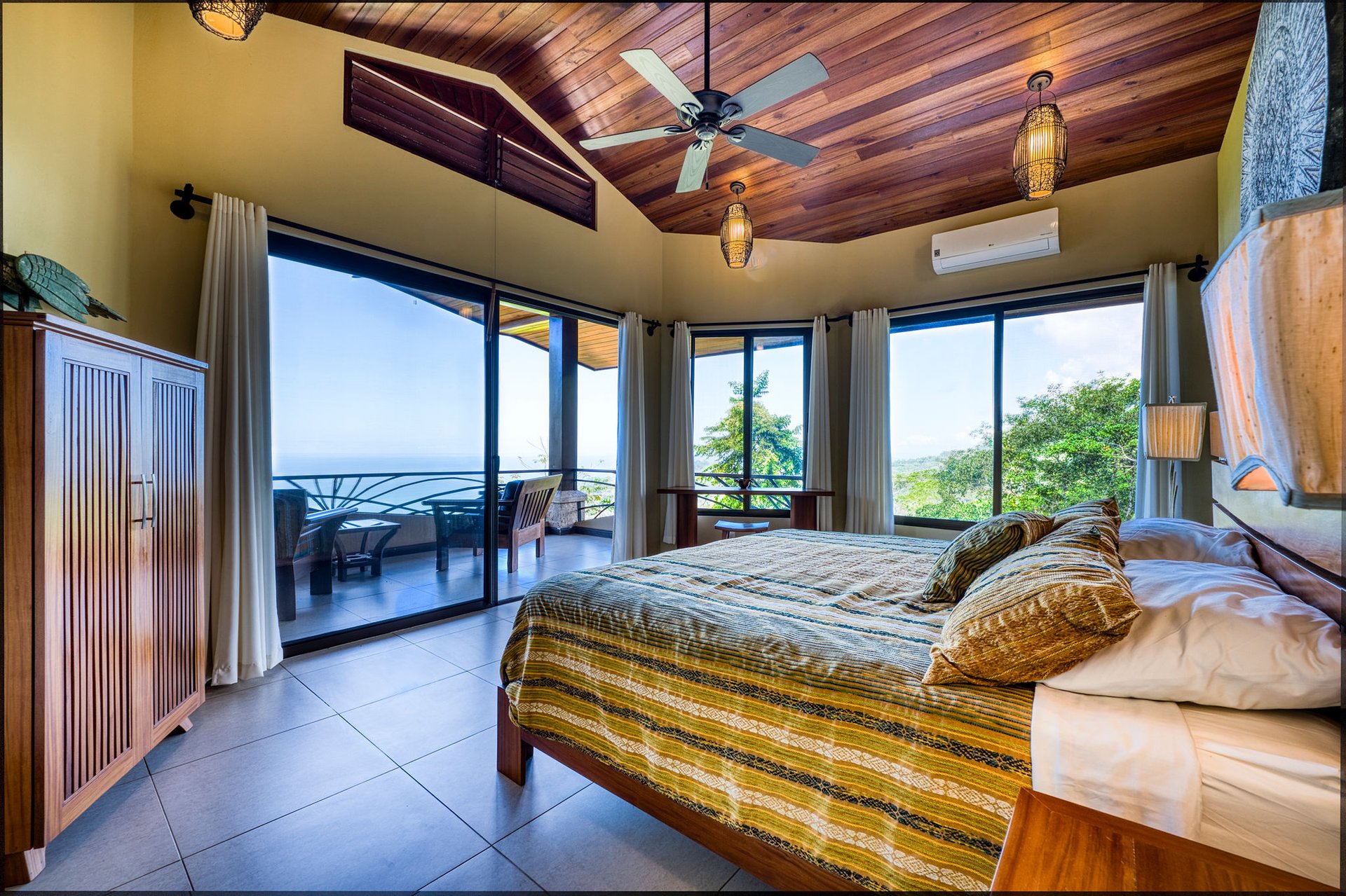 Casa Bambú – LUXURY 5 BEDROOM ESTATE WITH EXCEPTIONAL OCEAN VIEWS