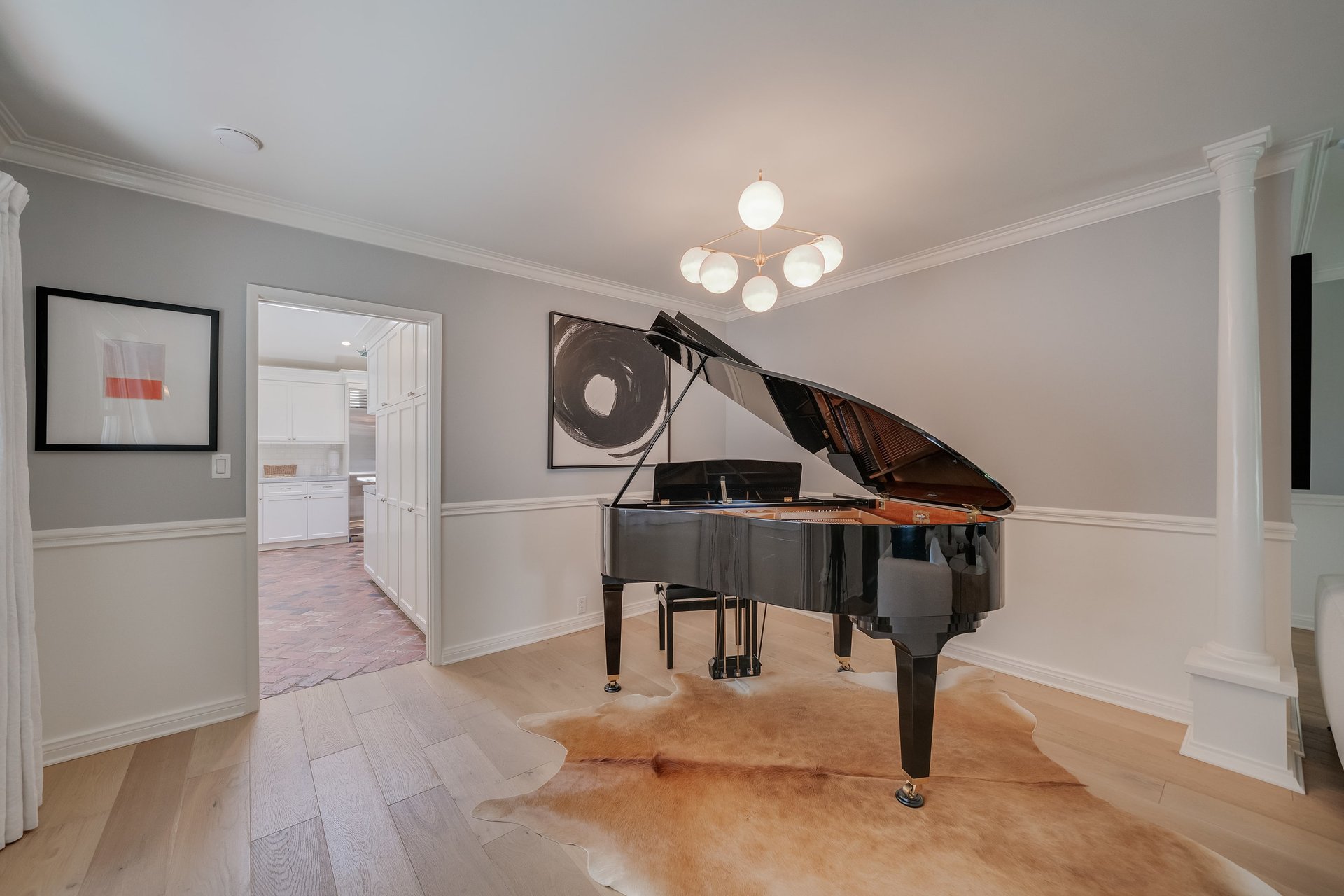 A Hampton's Vibe Traditional Home in Studio City 