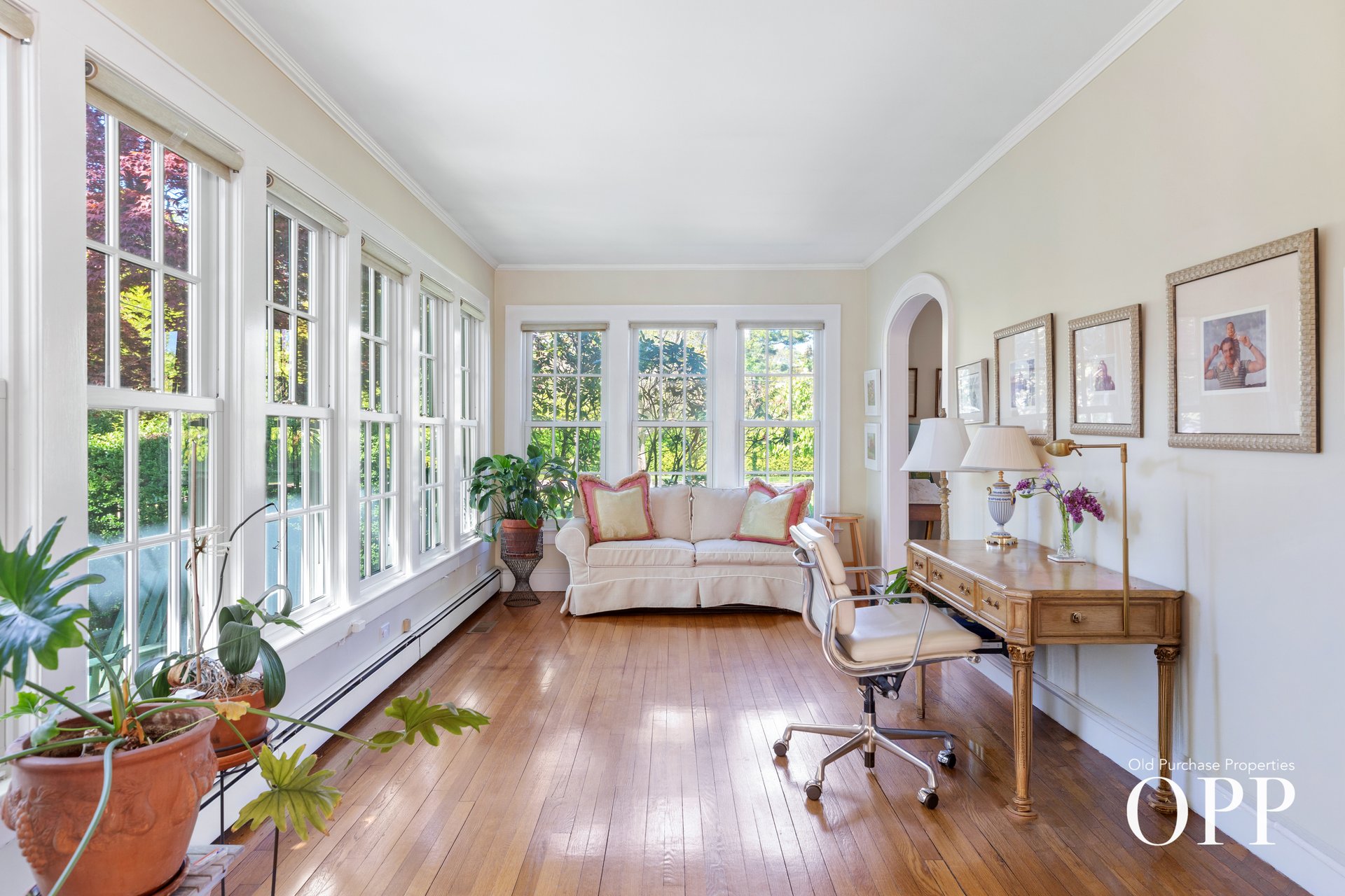 A Classic Residence in the Estate Section