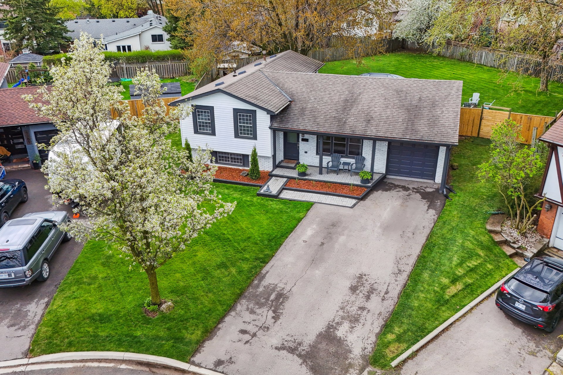 Completely Renovated Sidesplit on an Exclusive Cul-De Sac