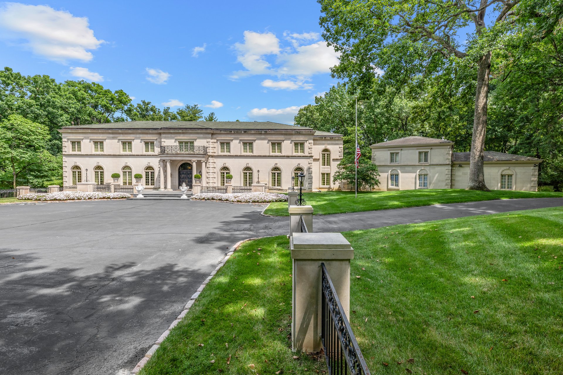456 Sheffield Estate Drive