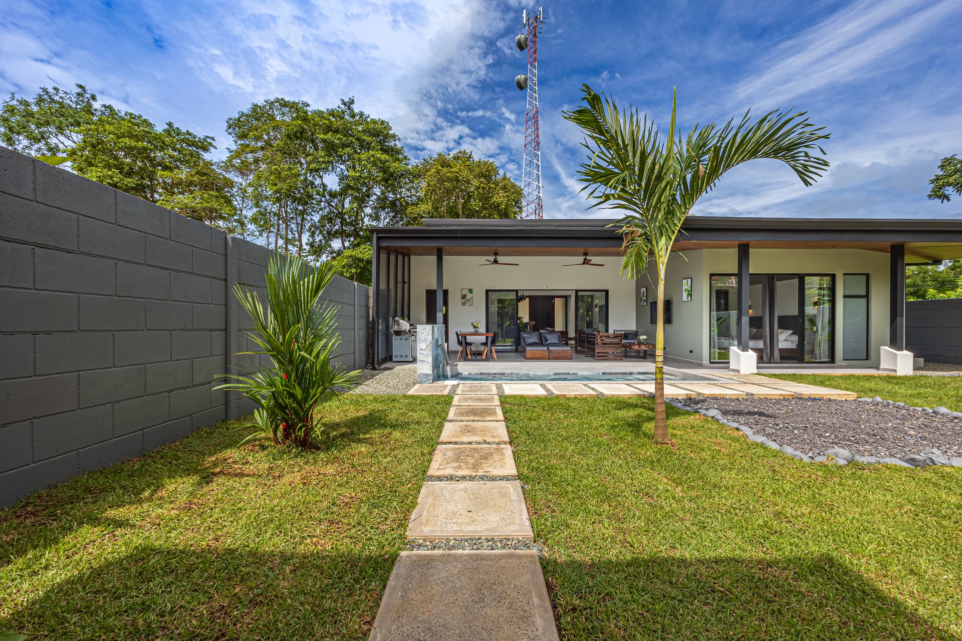 Tropica House a Luxurious Oasis in the Heart of Uvita!