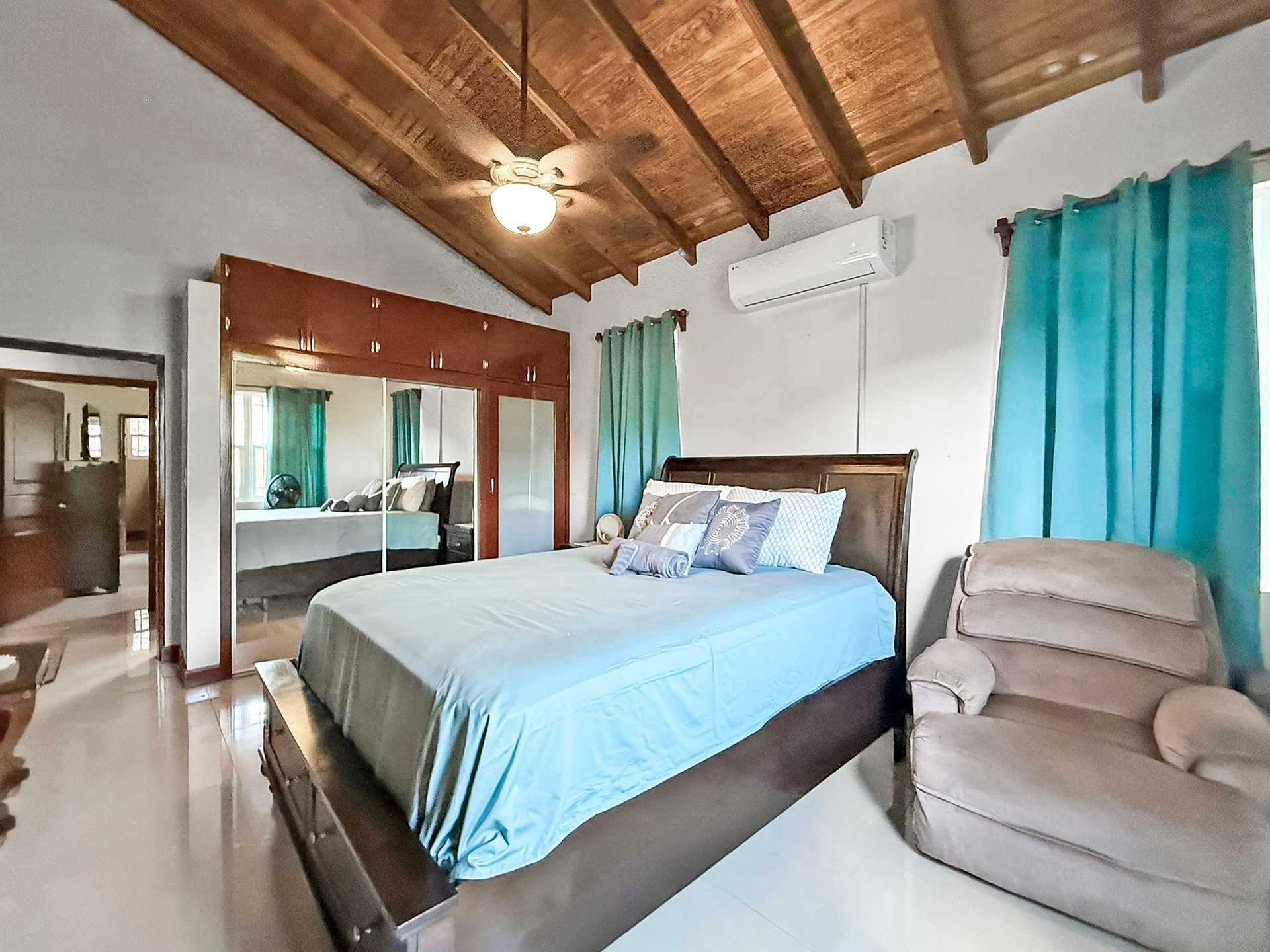 1069 Sea Cows Bay 3 Bedroom Apartment