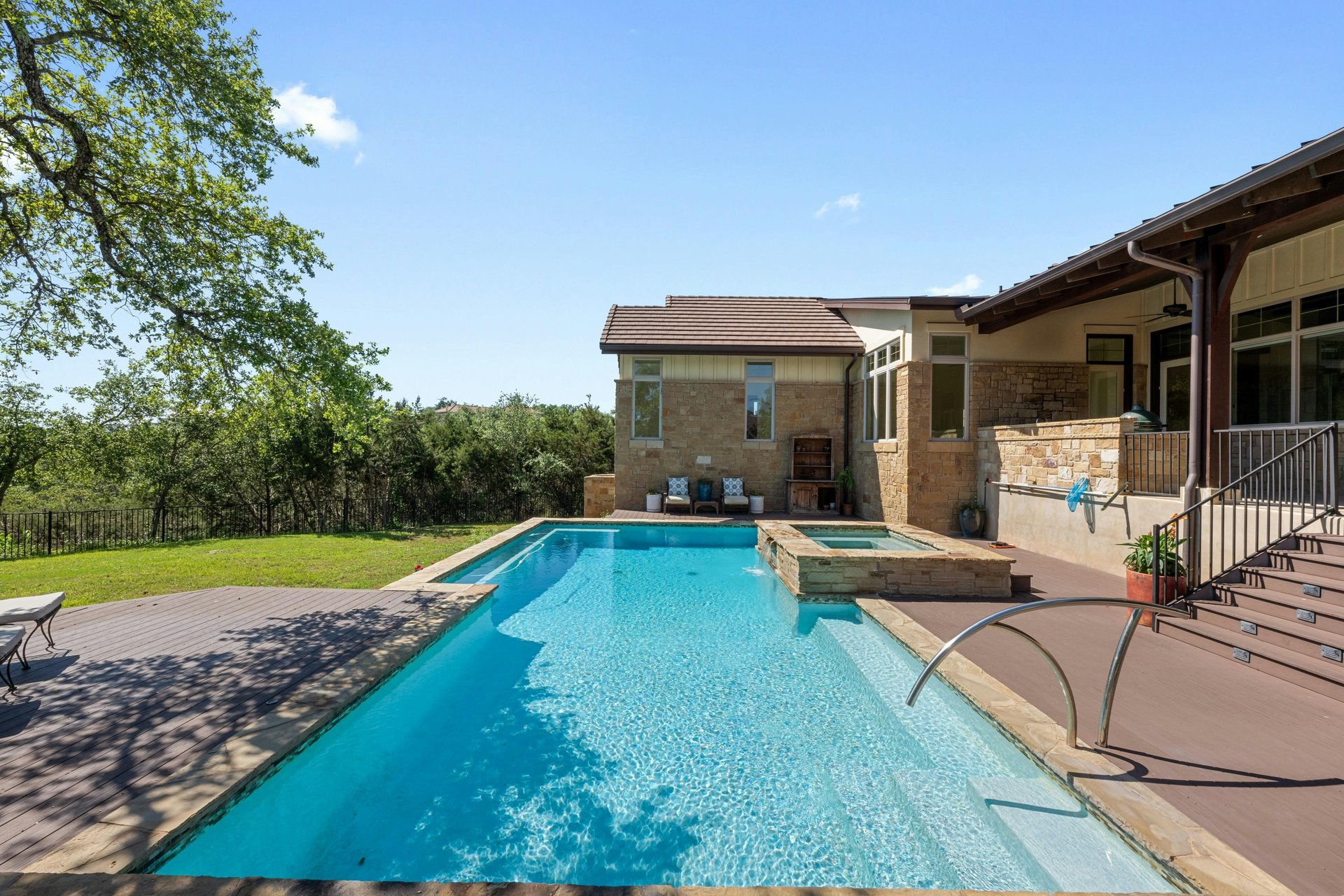 8024 Carlton Ridge