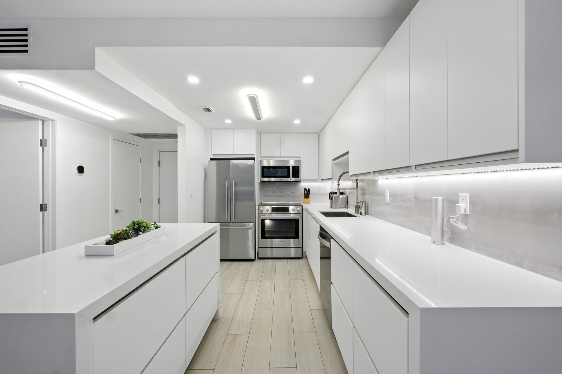 2301 Collins Ave #318  