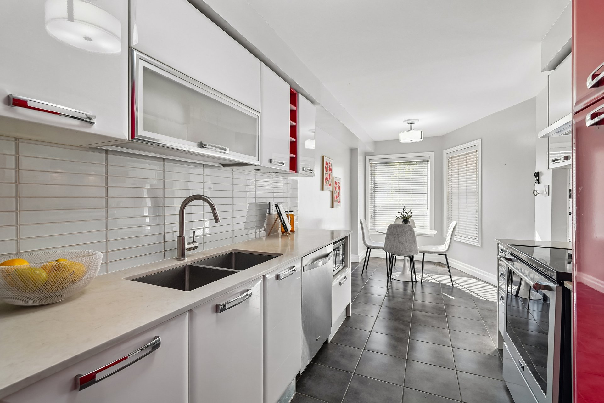Move-in ready in the heart of Glen Abbey