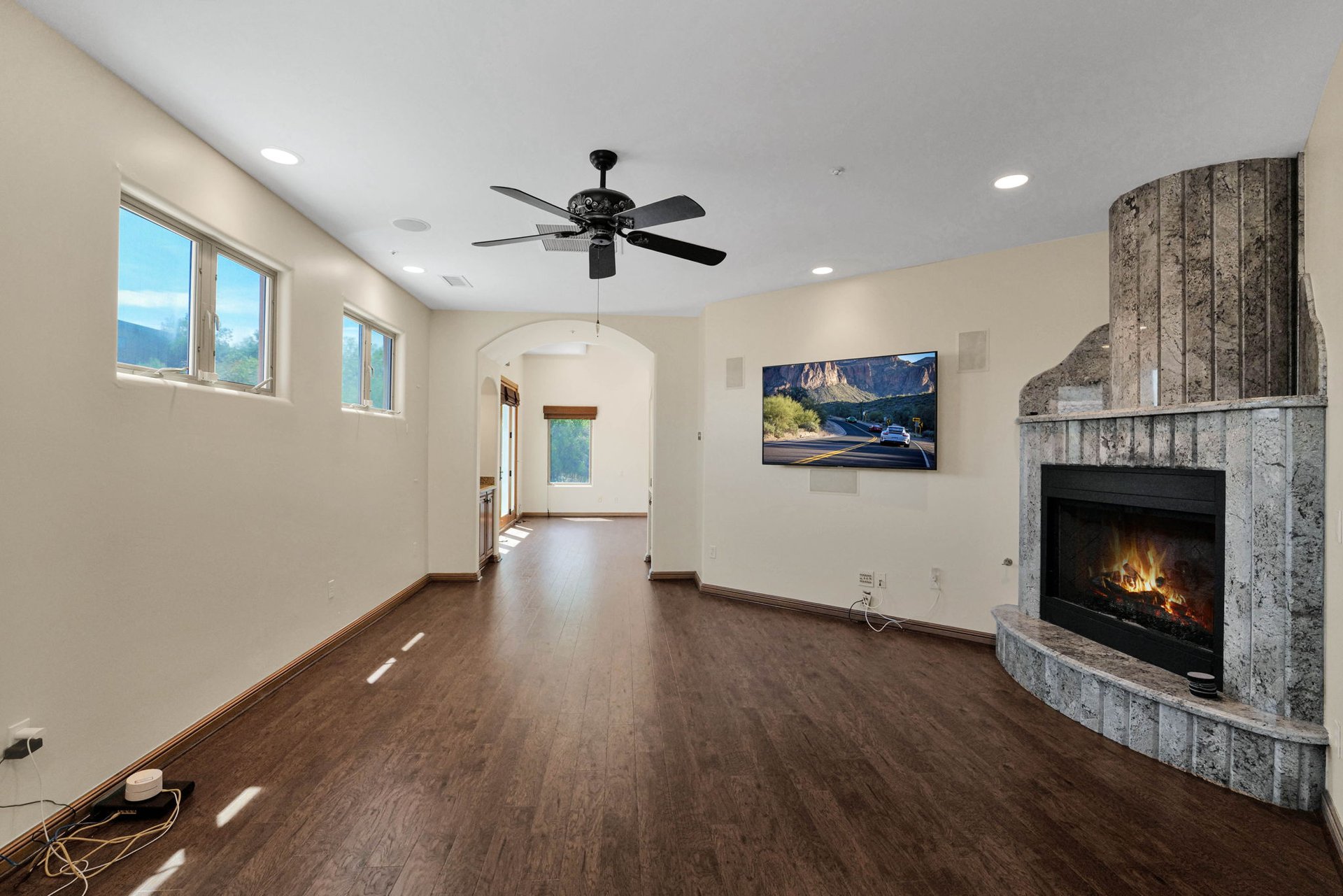 4141 E LAKESIDE Lane