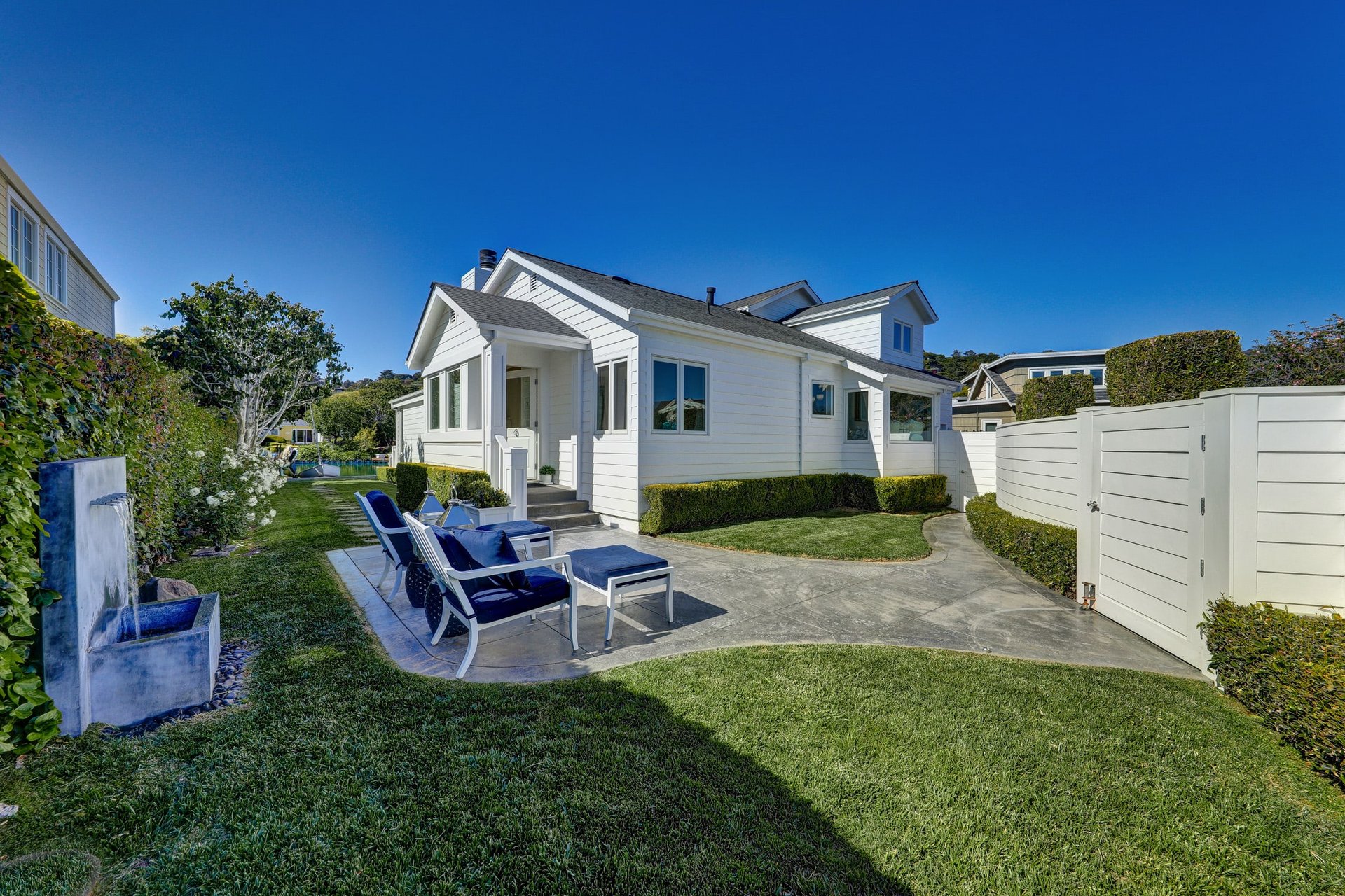 Coastal Contemporary - Stylish & Chic