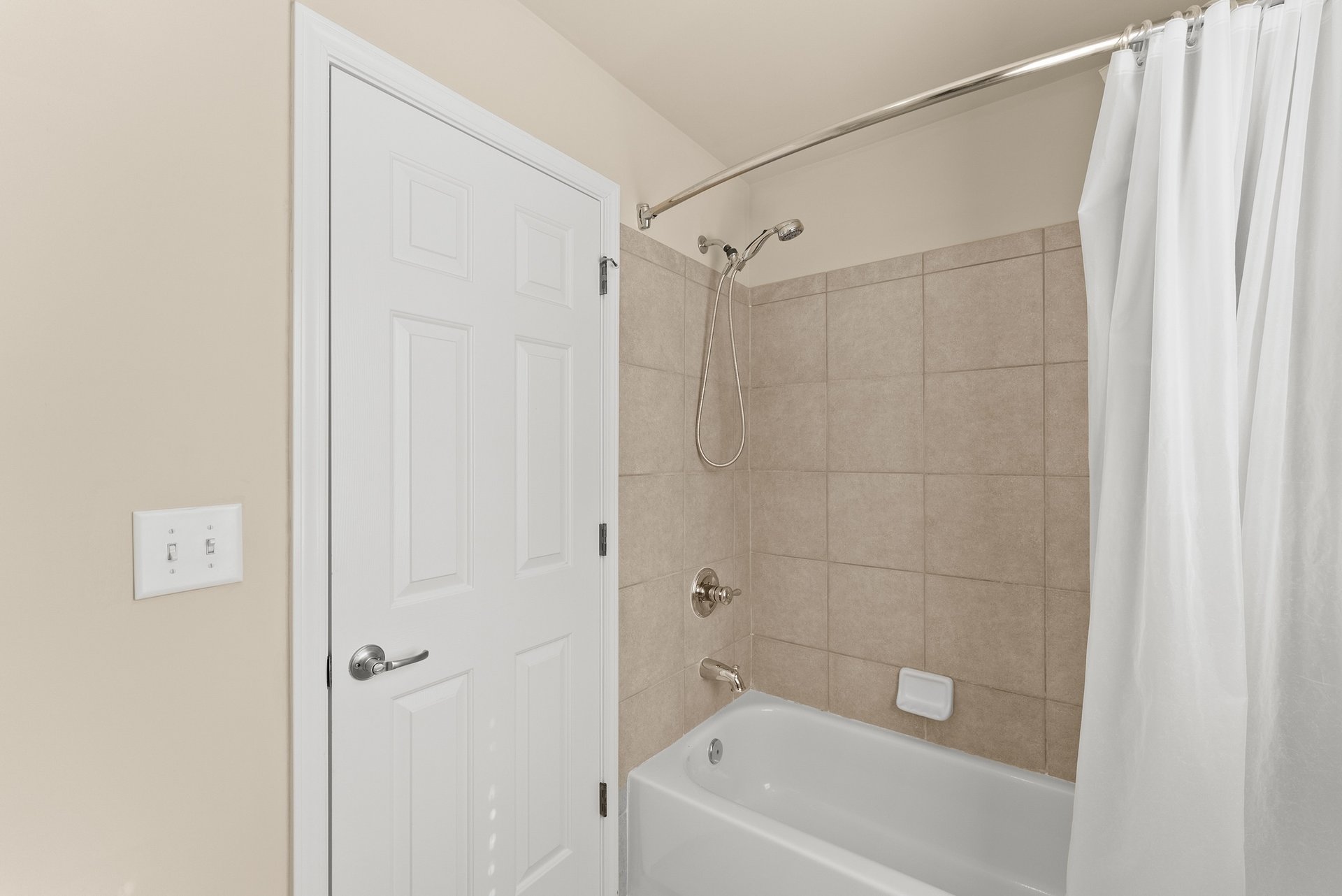 7534 Mossy Log Ct, Flowery Branch, GA 30542